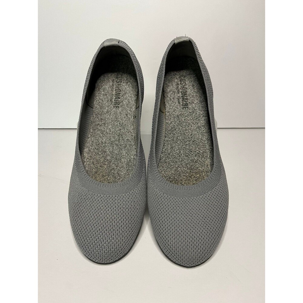 Cushionaire light grey fabric flat size 8.5